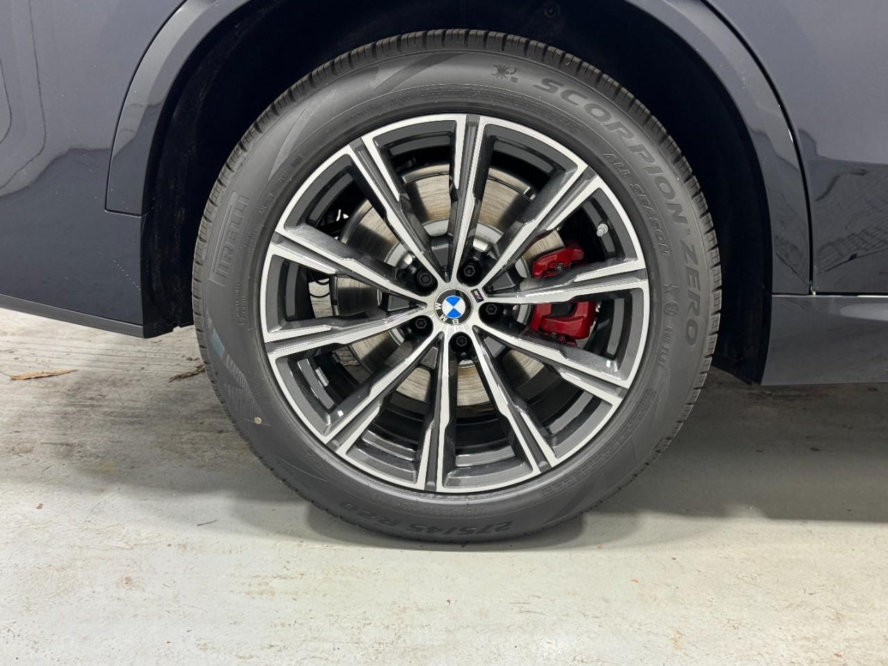 BMW X5 Vehicle Full-screen Gallery Image 5
