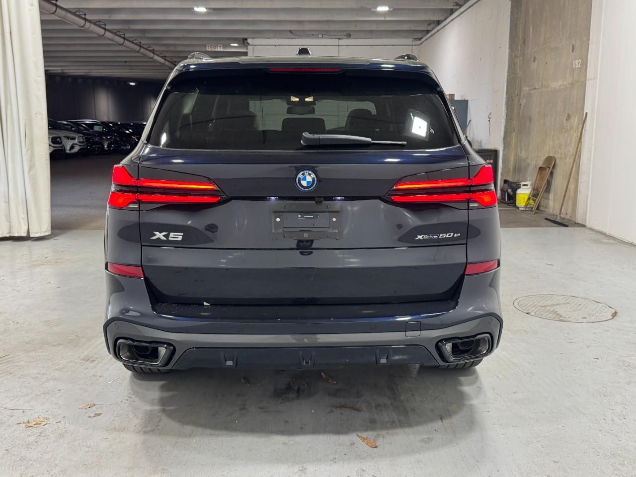 BMW X5 Vehicle Full-screen Gallery Image 9