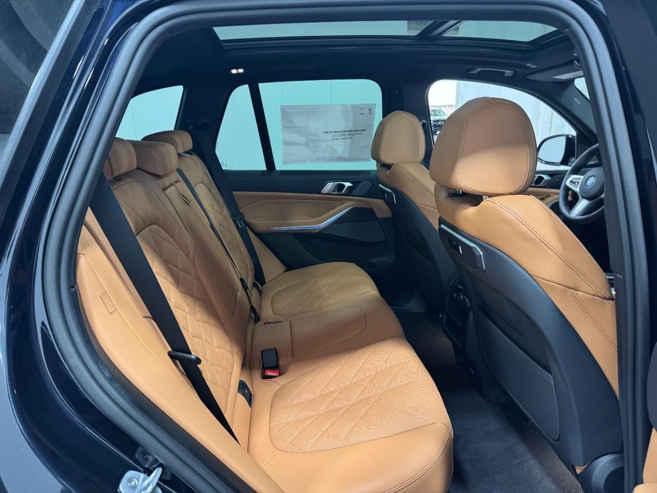 BMW X5 Vehicle Full-screen Gallery Image 10