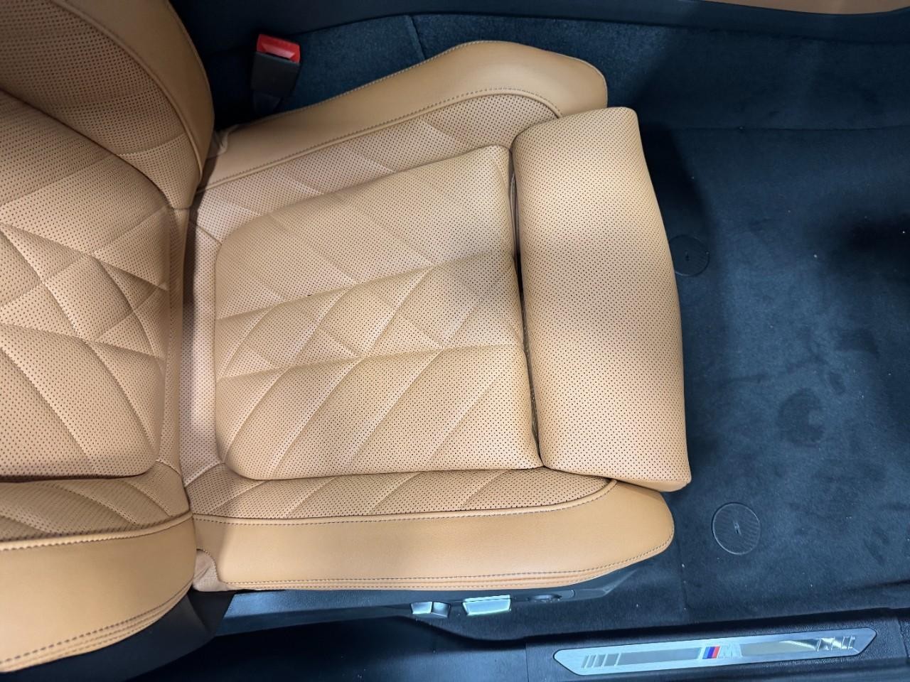 BMW X5 Vehicle Full-screen Gallery Image 18