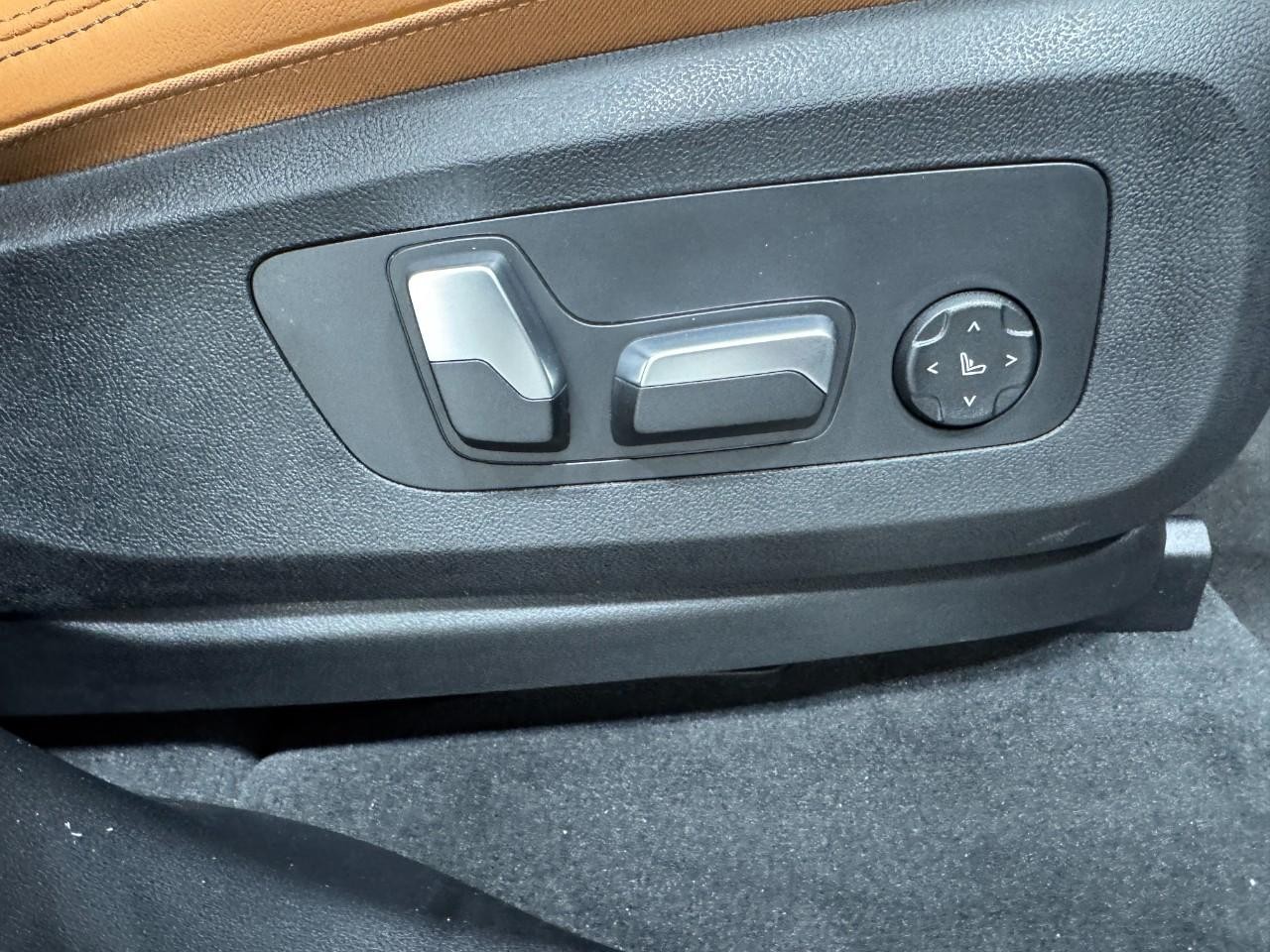BMW X5 Vehicle Full-screen Gallery Image 19