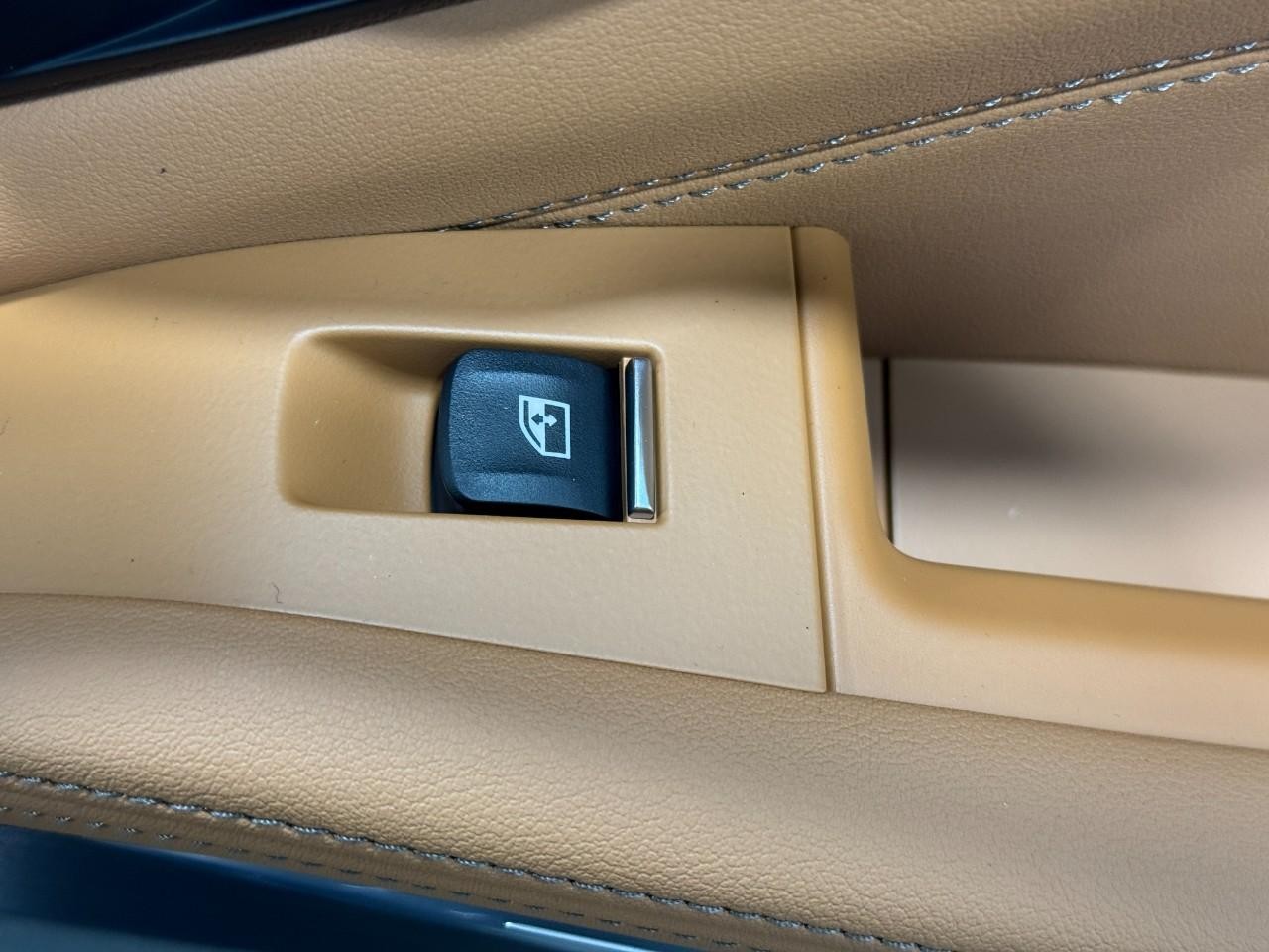 BMW X5 Vehicle Full-screen Gallery Image 21