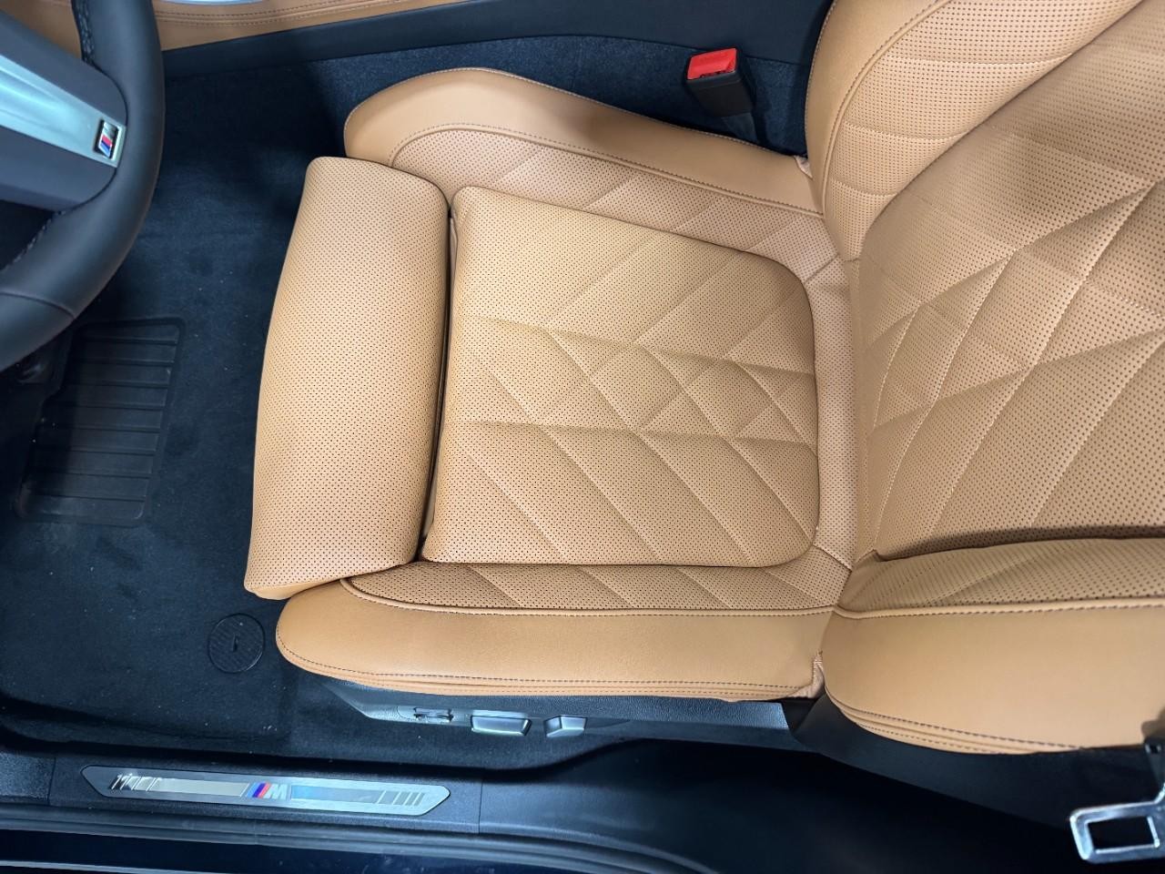 BMW X5 Vehicle Full-screen Gallery Image 27