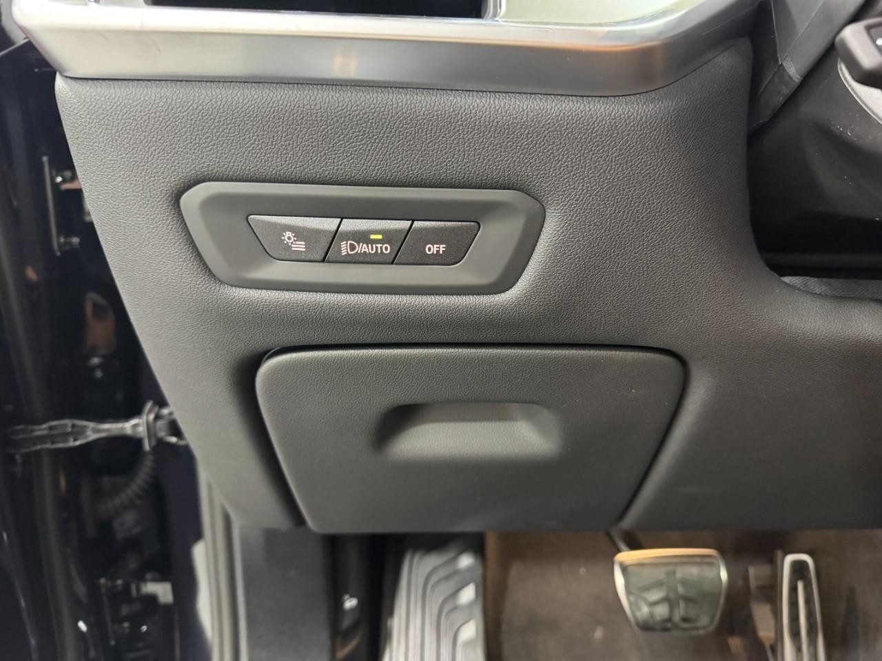 BMW X5 Vehicle Full-screen Gallery Image 29
