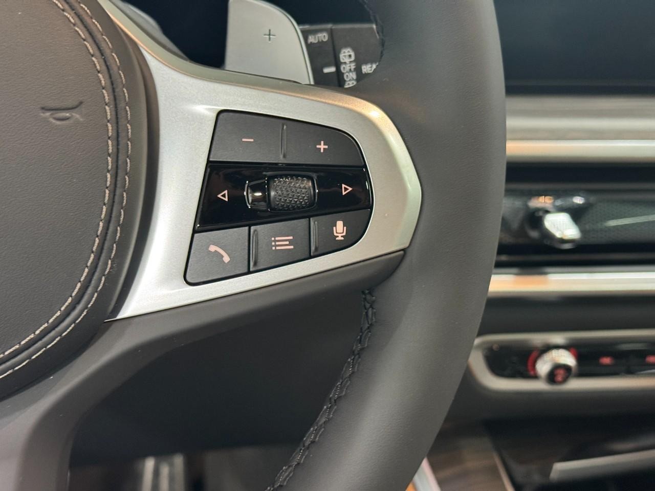 BMW X5 Vehicle Full-screen Gallery Image 31