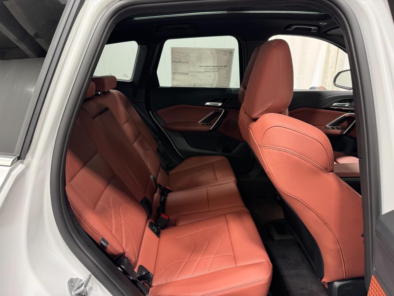 BMW X1 Vehicle Full-screen Gallery Image 10