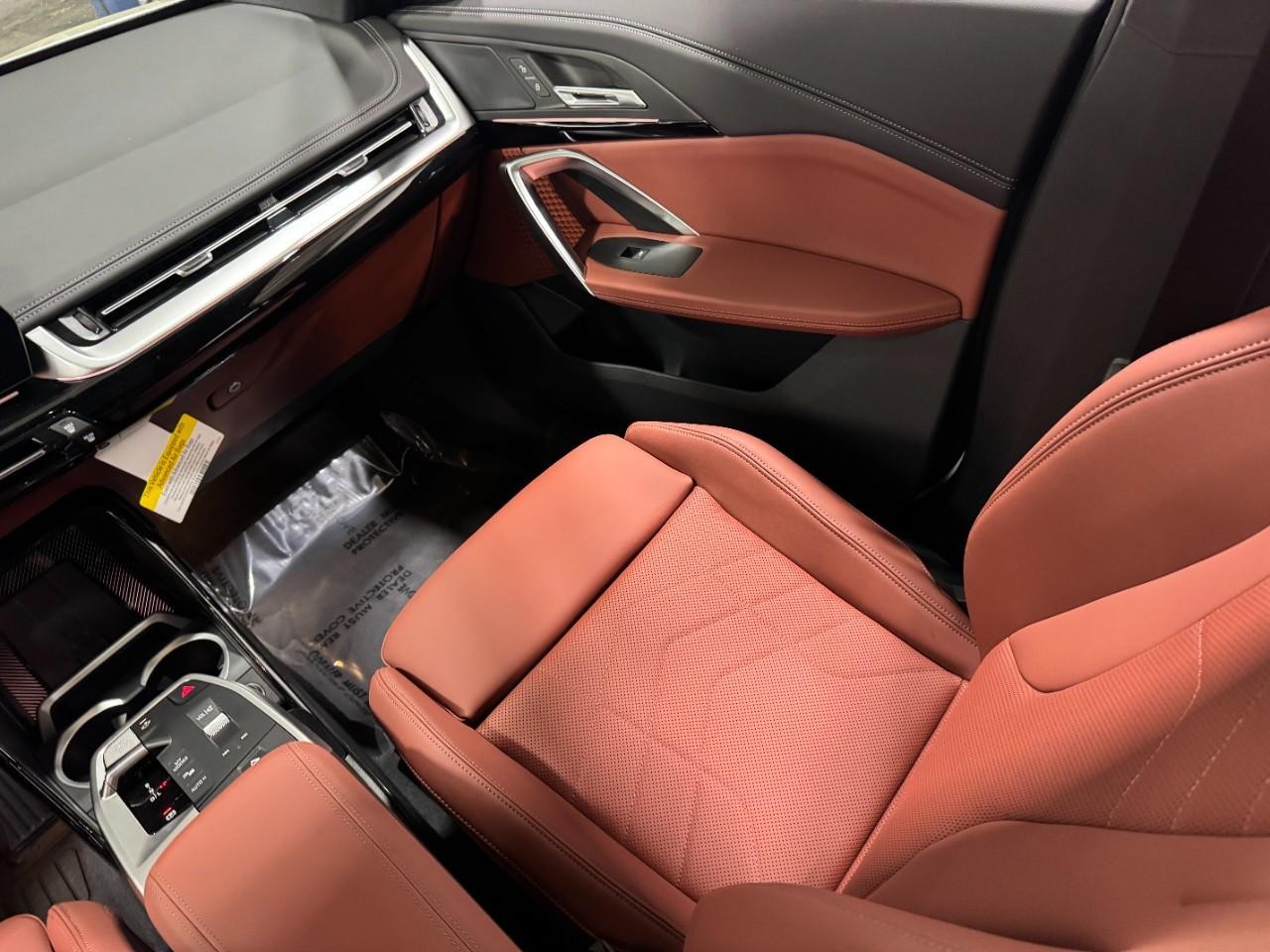 BMW X1 Vehicle Full-screen Gallery Image 16