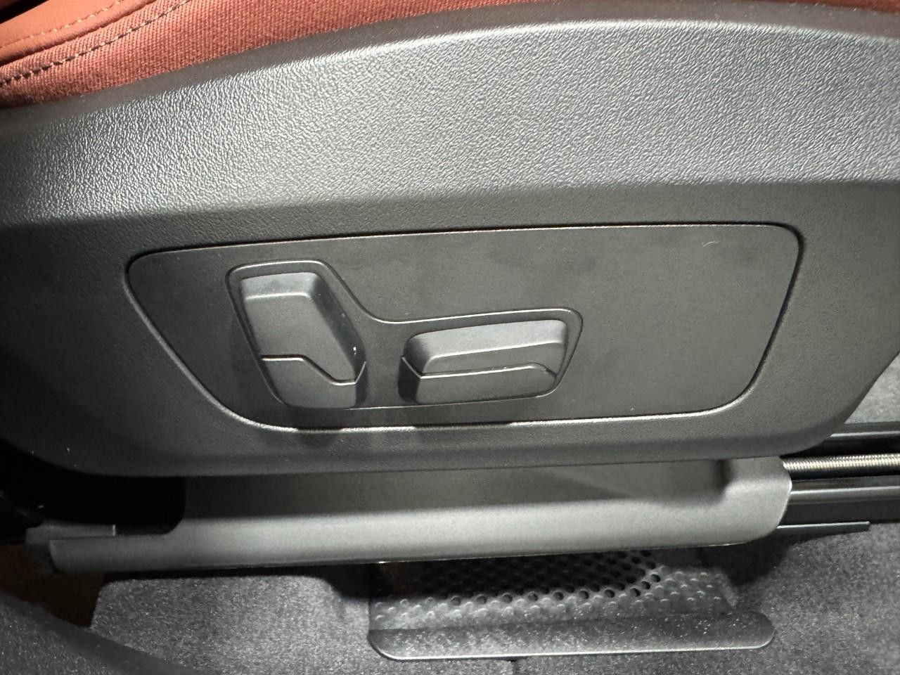 BMW X1 Vehicle Full-screen Gallery Image 19