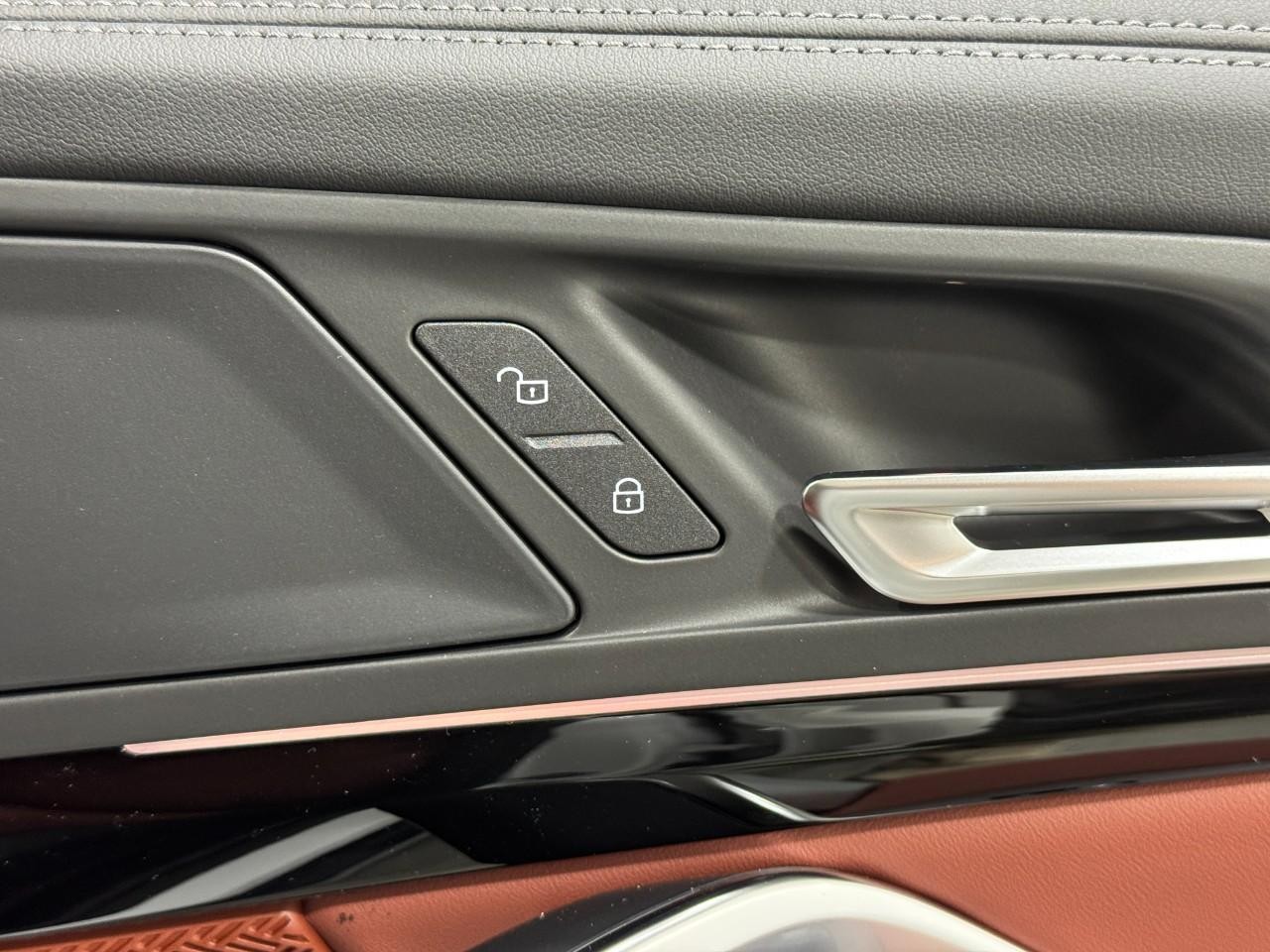 BMW X1 Vehicle Full-screen Gallery Image 20