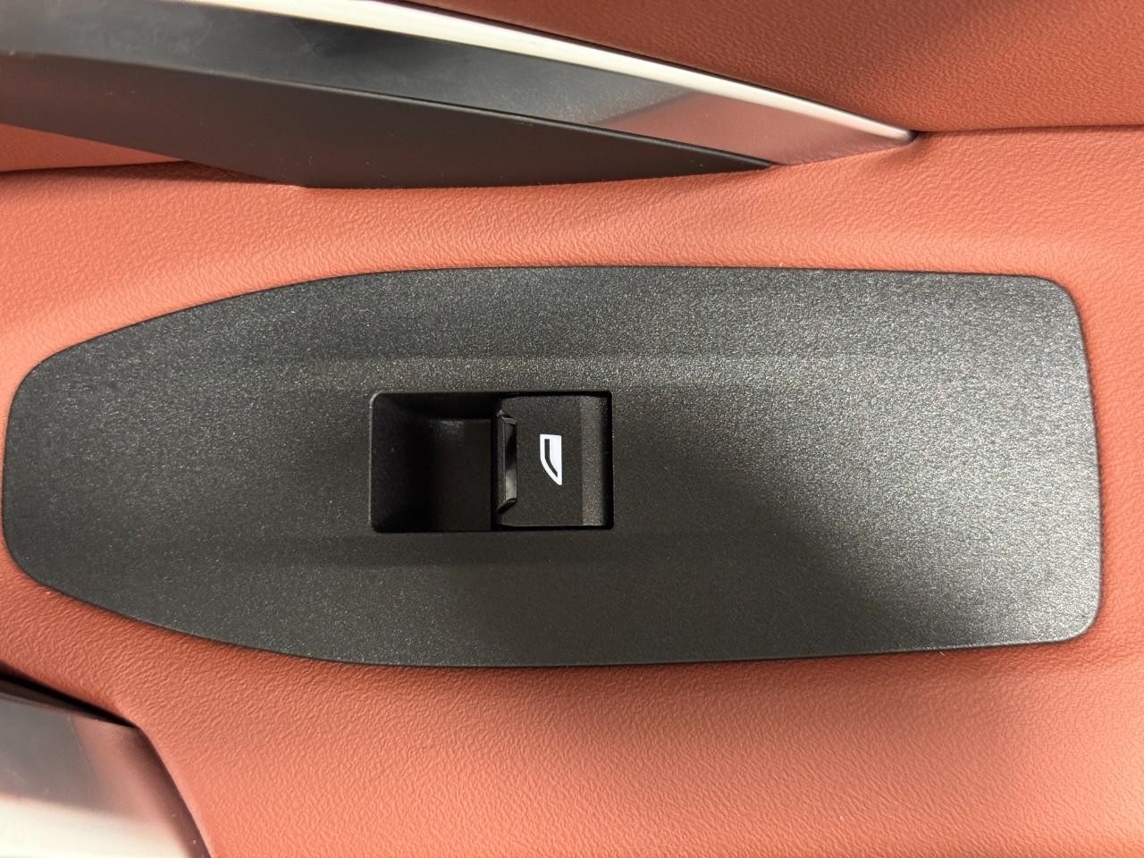 BMW X1 Vehicle Full-screen Gallery Image 21