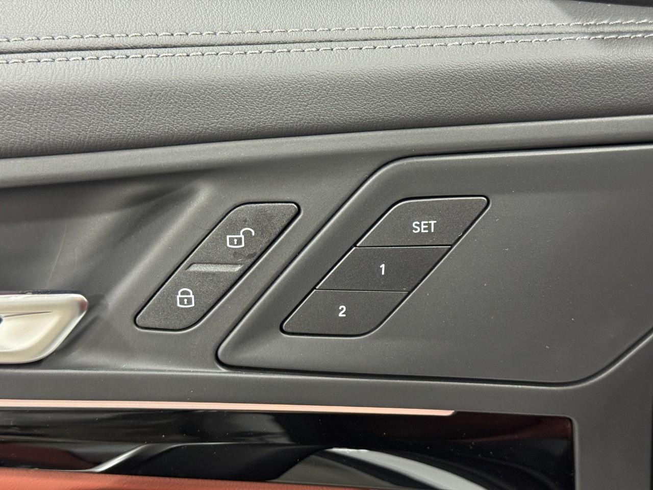 BMW X1 Vehicle Full-screen Gallery Image 22