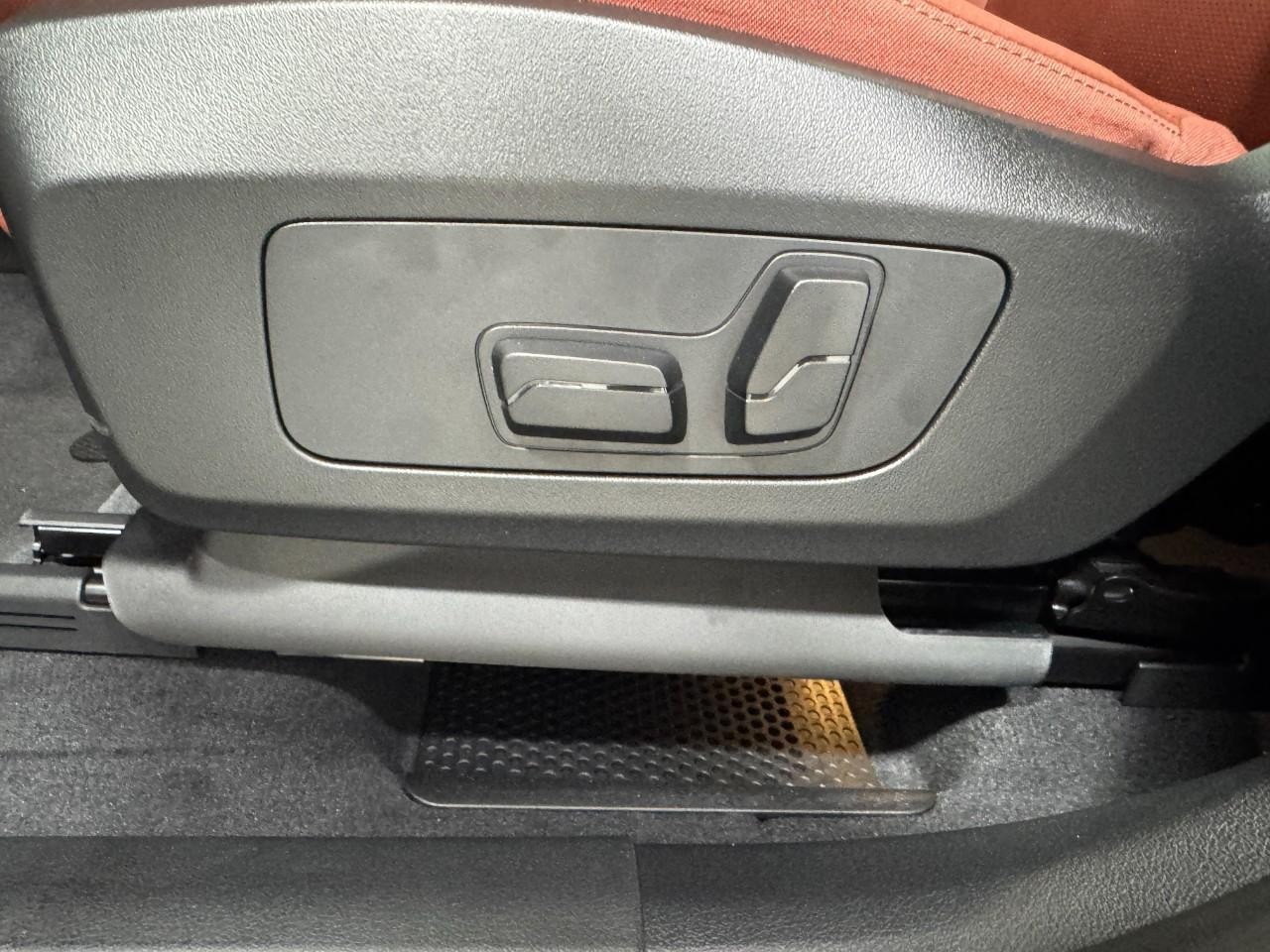 BMW X1 Vehicle Full-screen Gallery Image 27