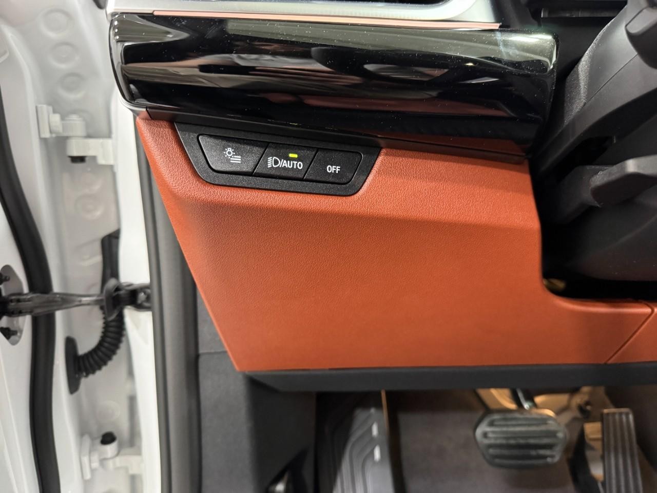 BMW X1 Vehicle Full-screen Gallery Image 28