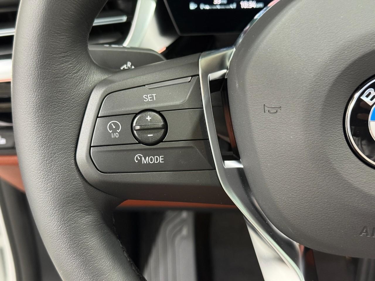 BMW X1 Vehicle Full-screen Gallery Image 29
