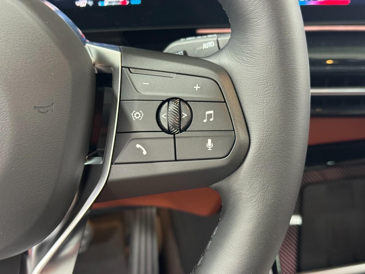BMW X1 Vehicle Full-screen Gallery Image 30