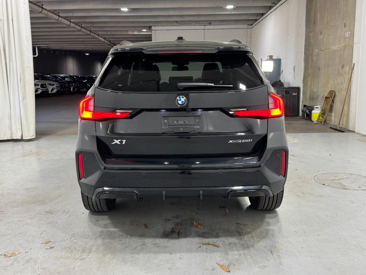 BMW X1 Vehicle Full-screen Gallery Image 9