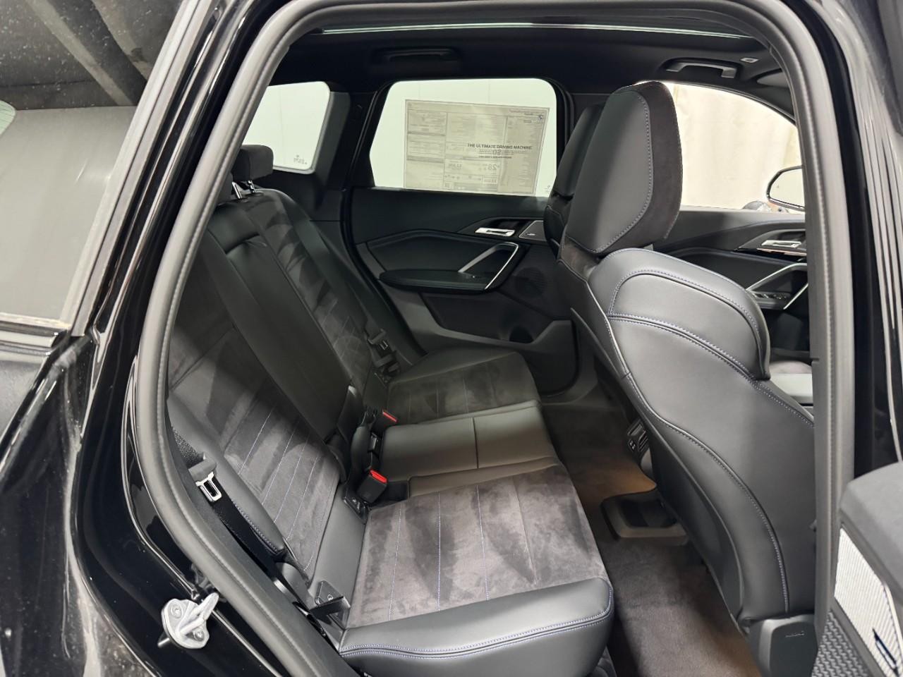 BMW X1 Vehicle Full-screen Gallery Image 10