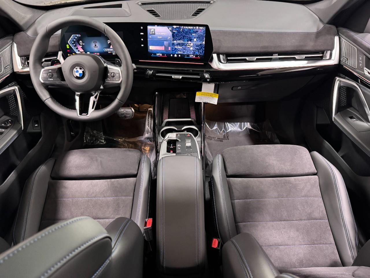 BMW X1 Vehicle Full-screen Gallery Image 12
