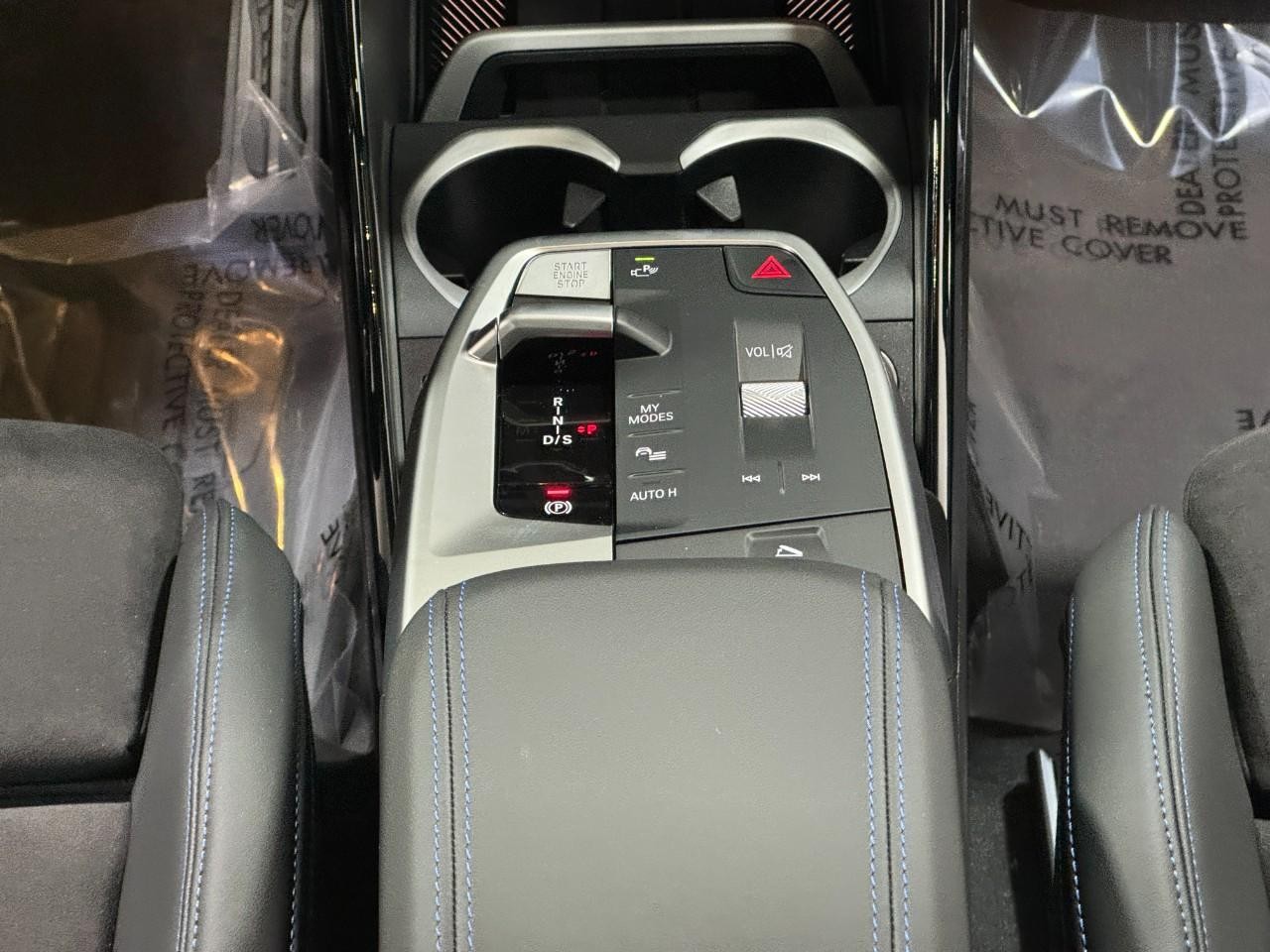 BMW X1 Vehicle Full-screen Gallery Image 15