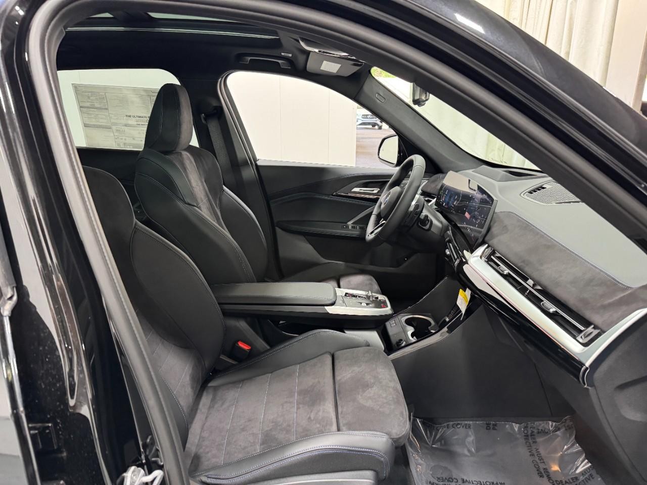 BMW X1 Vehicle Full-screen Gallery Image 17