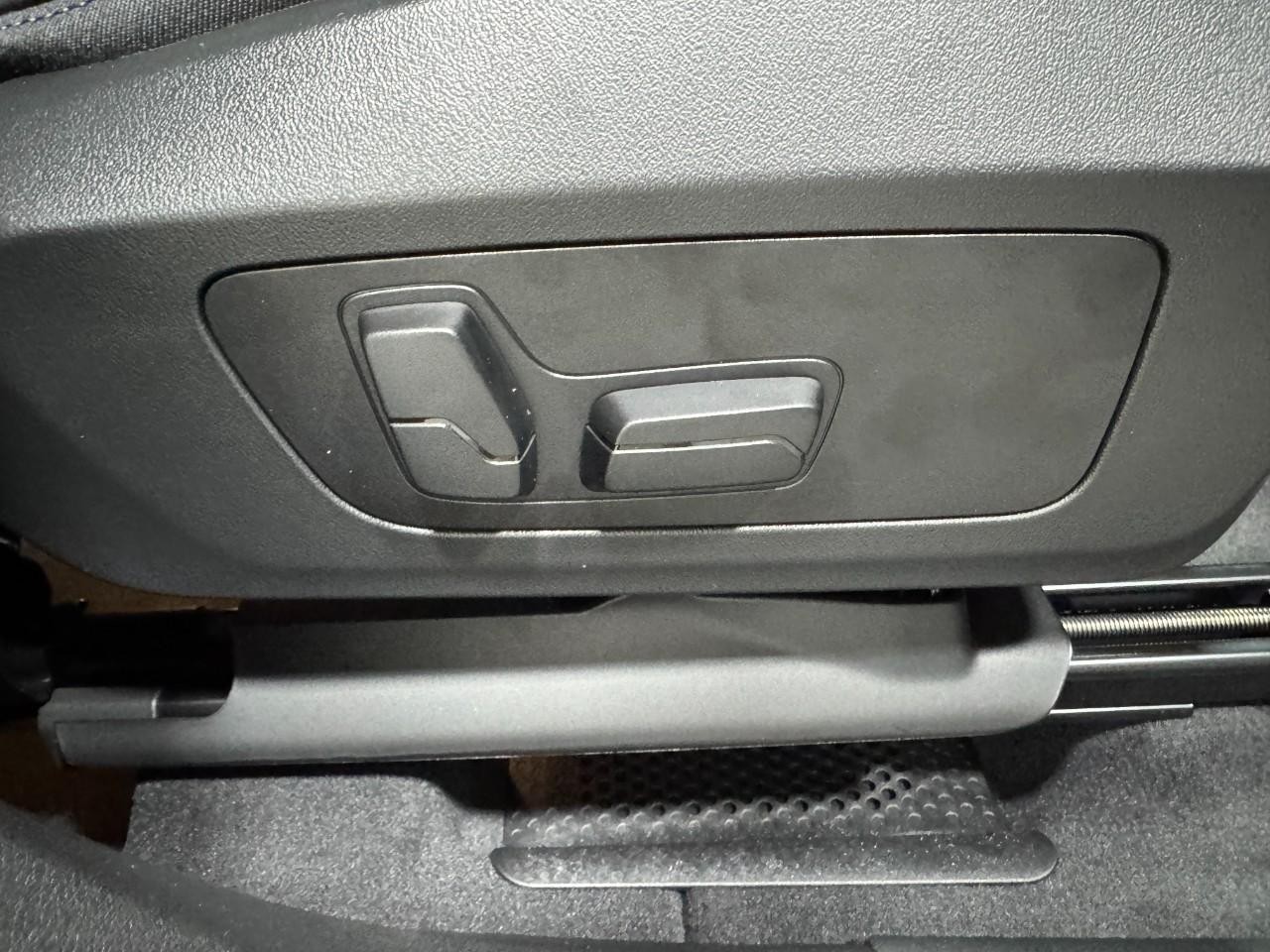 BMW X1 Vehicle Full-screen Gallery Image 19