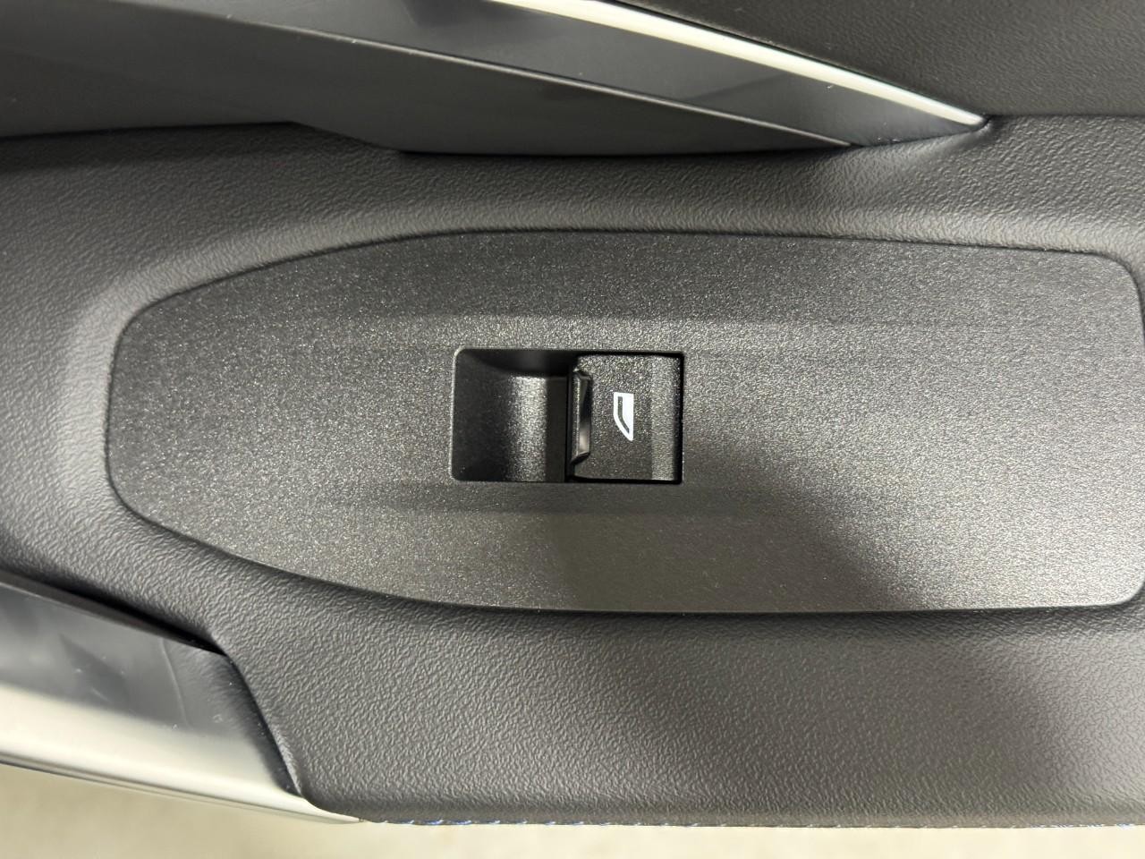 BMW X1 Vehicle Full-screen Gallery Image 21