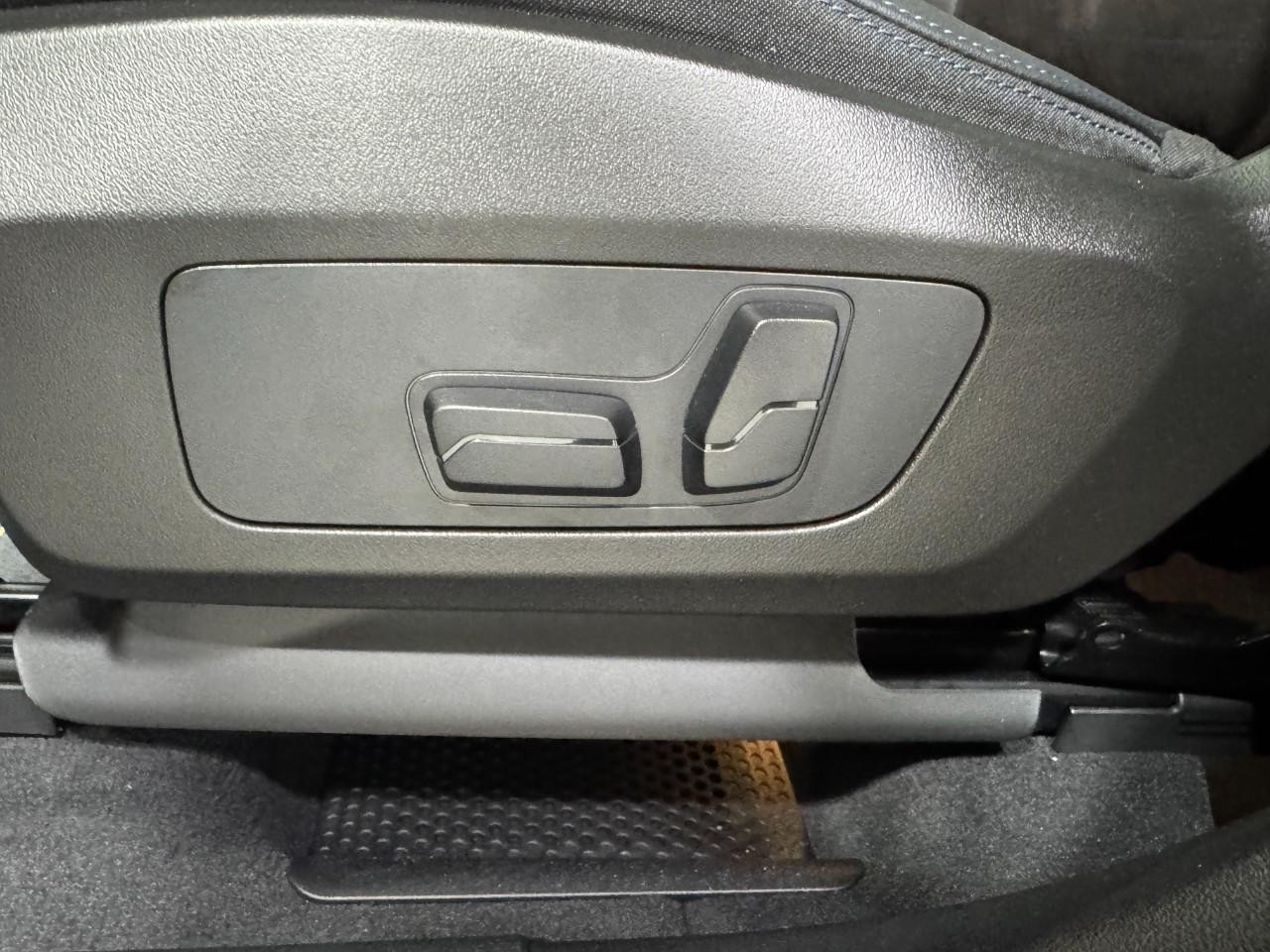 BMW X1 Vehicle Full-screen Gallery Image 27