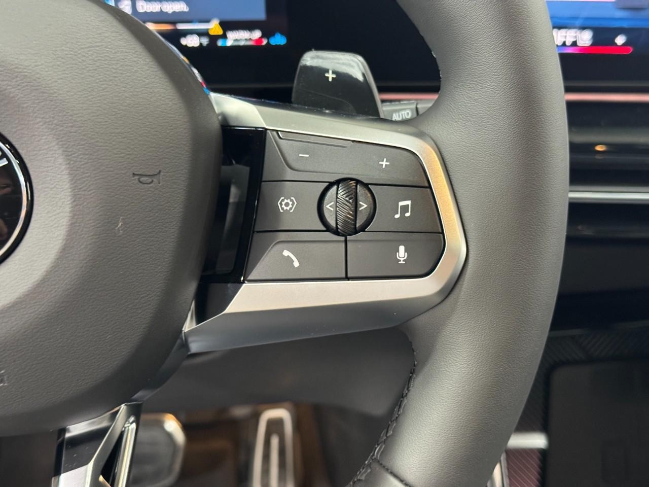 BMW X1 Vehicle Full-screen Gallery Image 30