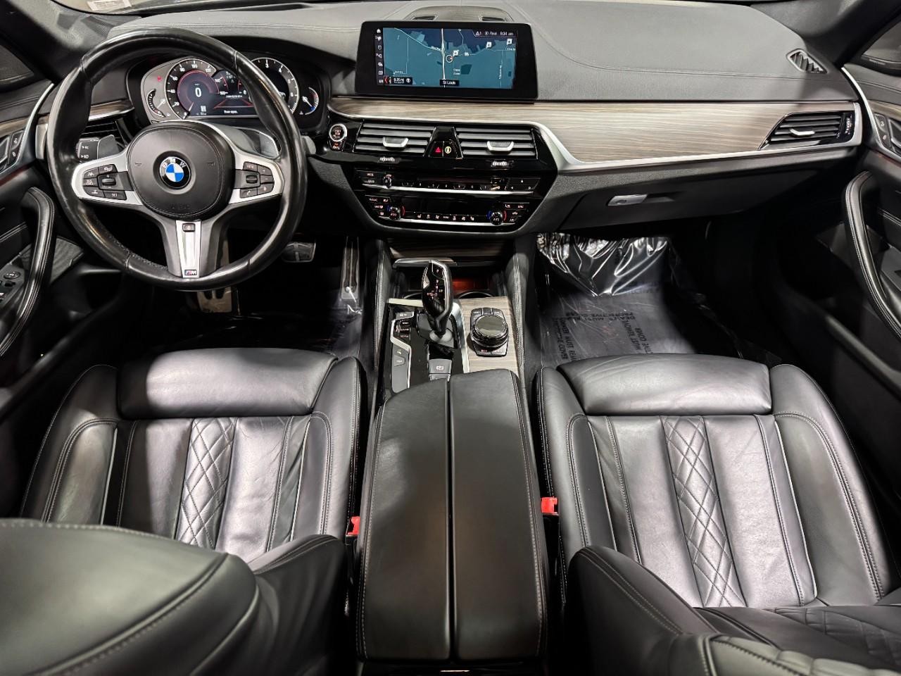 BMW 5 Series Vehicle Full-screen Gallery Image 13