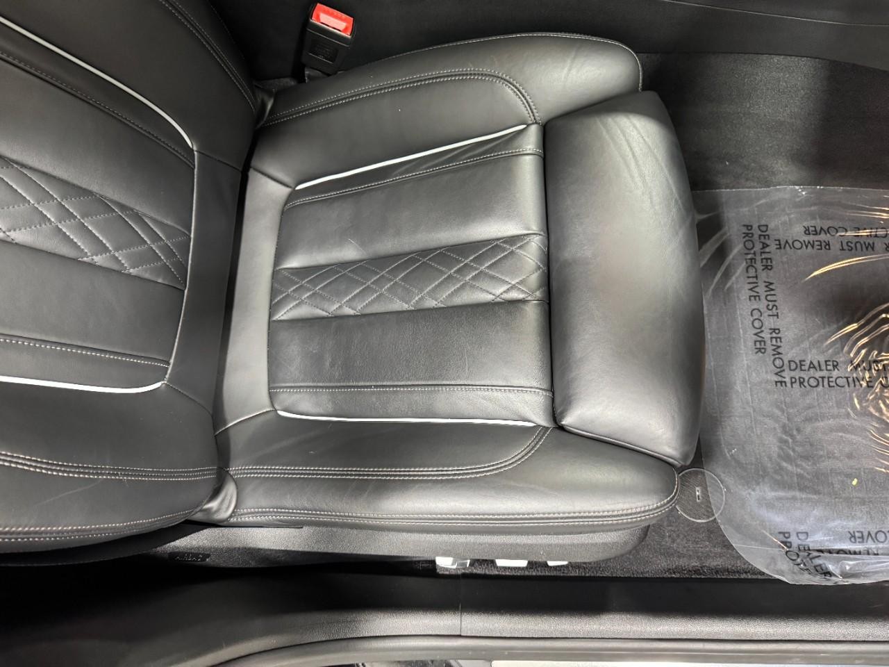 BMW 5 Series Vehicle Full-screen Gallery Image 20