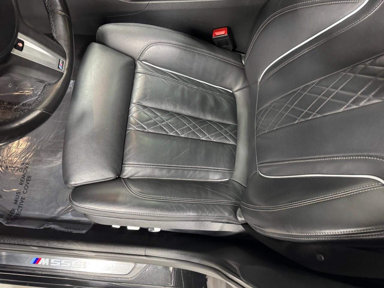 BMW 5 Series Vehicle Full-screen Gallery Image 30