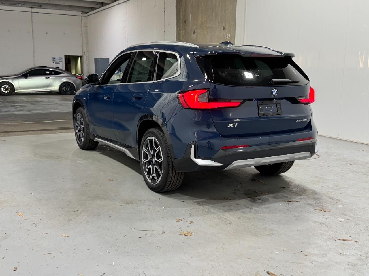 BMW X1 Vehicle Full-screen Gallery Image 3