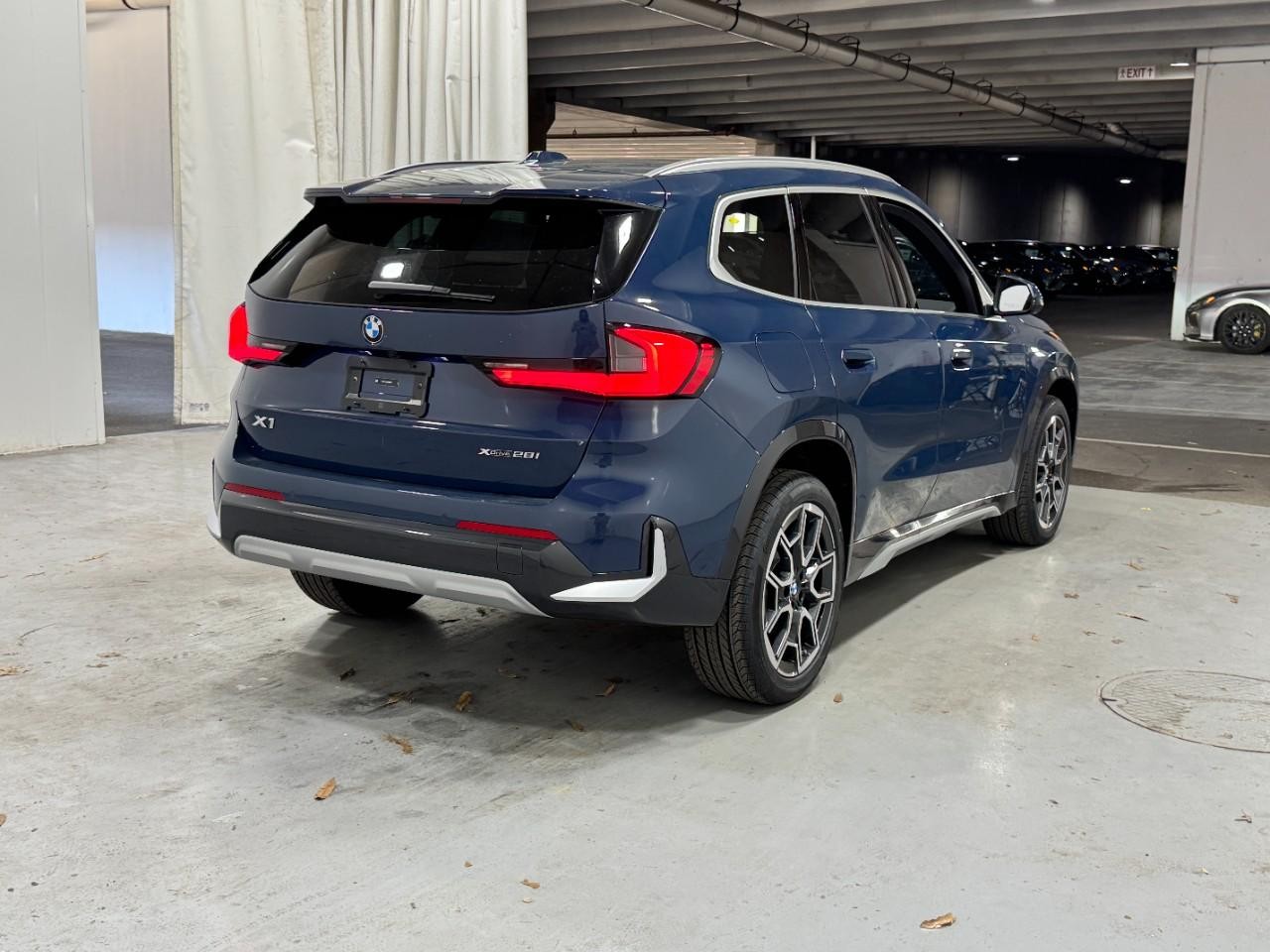 BMW X1 Vehicle Full-screen Gallery Image 4