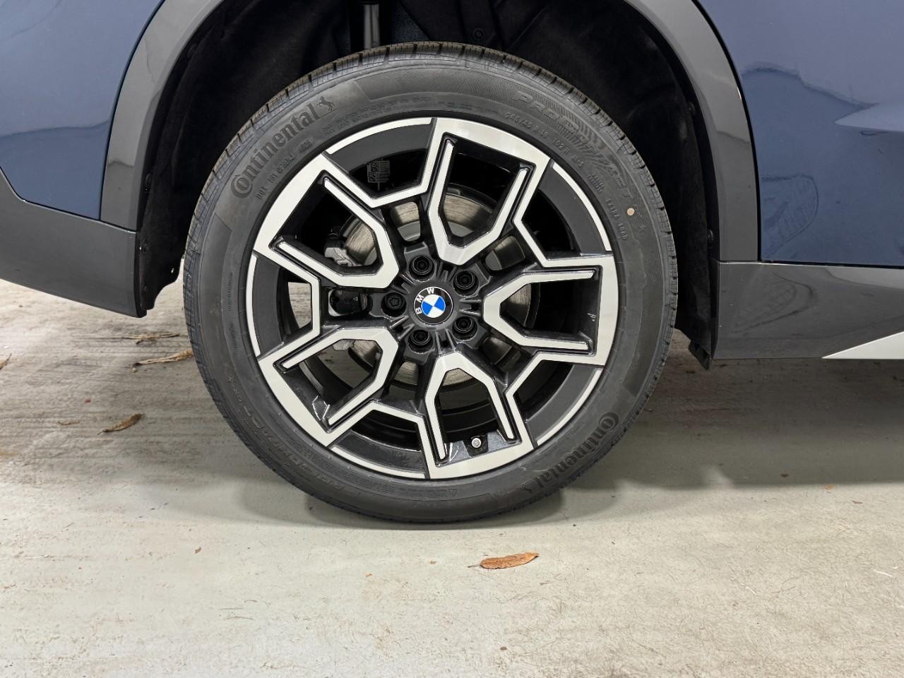 BMW X1 Vehicle Full-screen Gallery Image 5