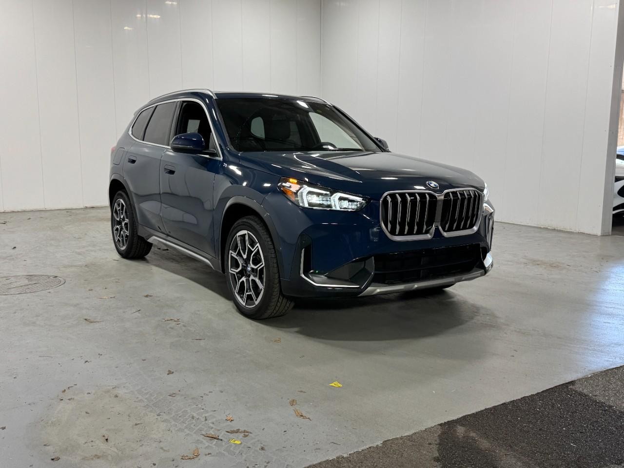 BMW X1 Vehicle Full-screen Gallery Image 6