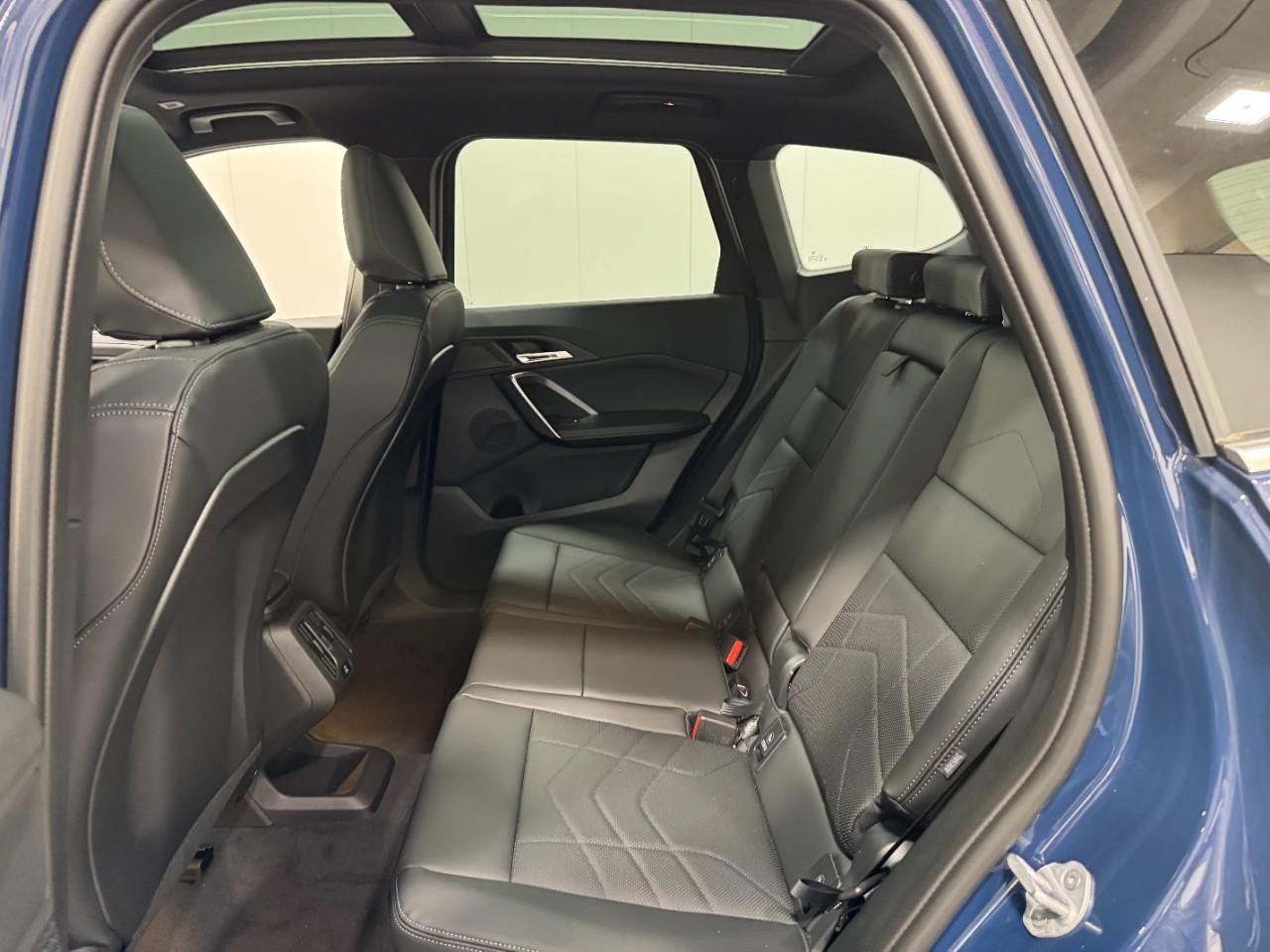 BMW X1 Vehicle Full-screen Gallery Image 8