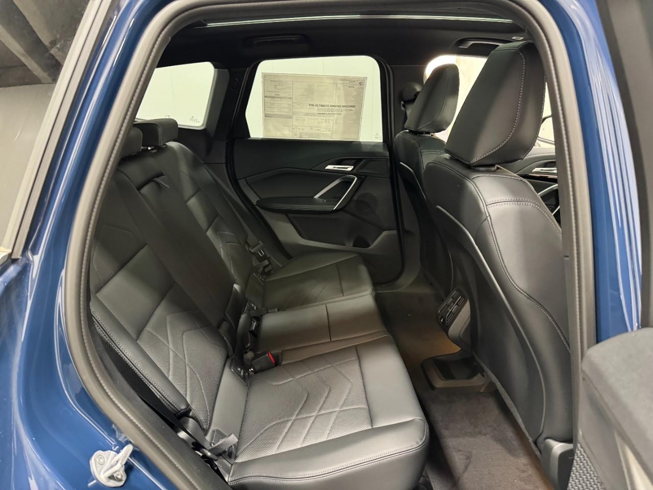 BMW X1 Vehicle Full-screen Gallery Image 10