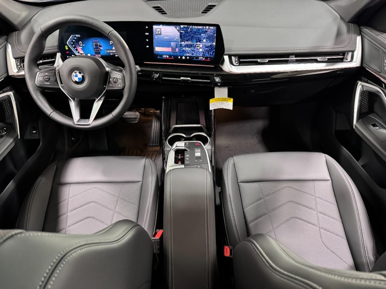 BMW X1 Vehicle Full-screen Gallery Image 12