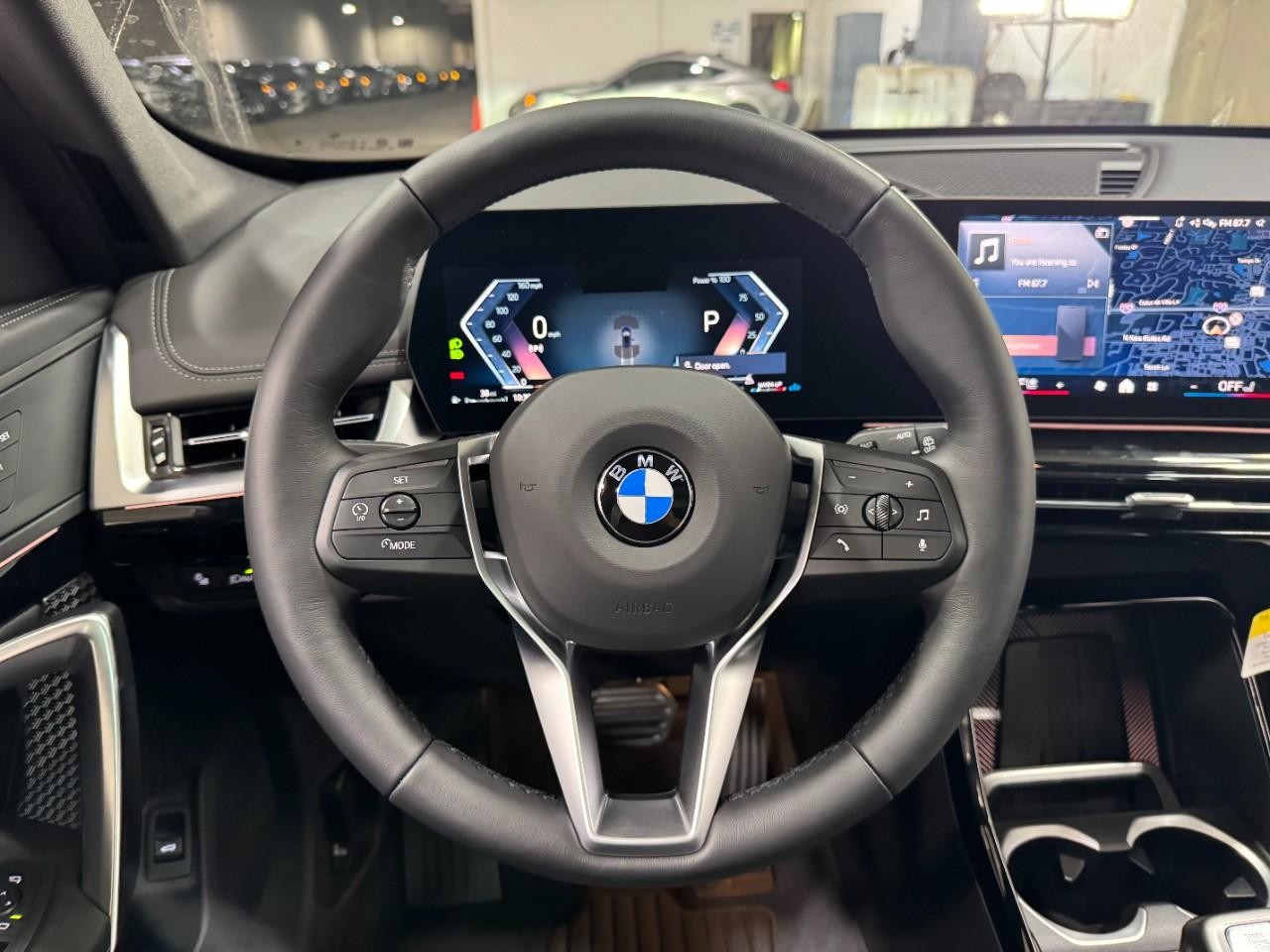 BMW X1 Vehicle Full-screen Gallery Image 13