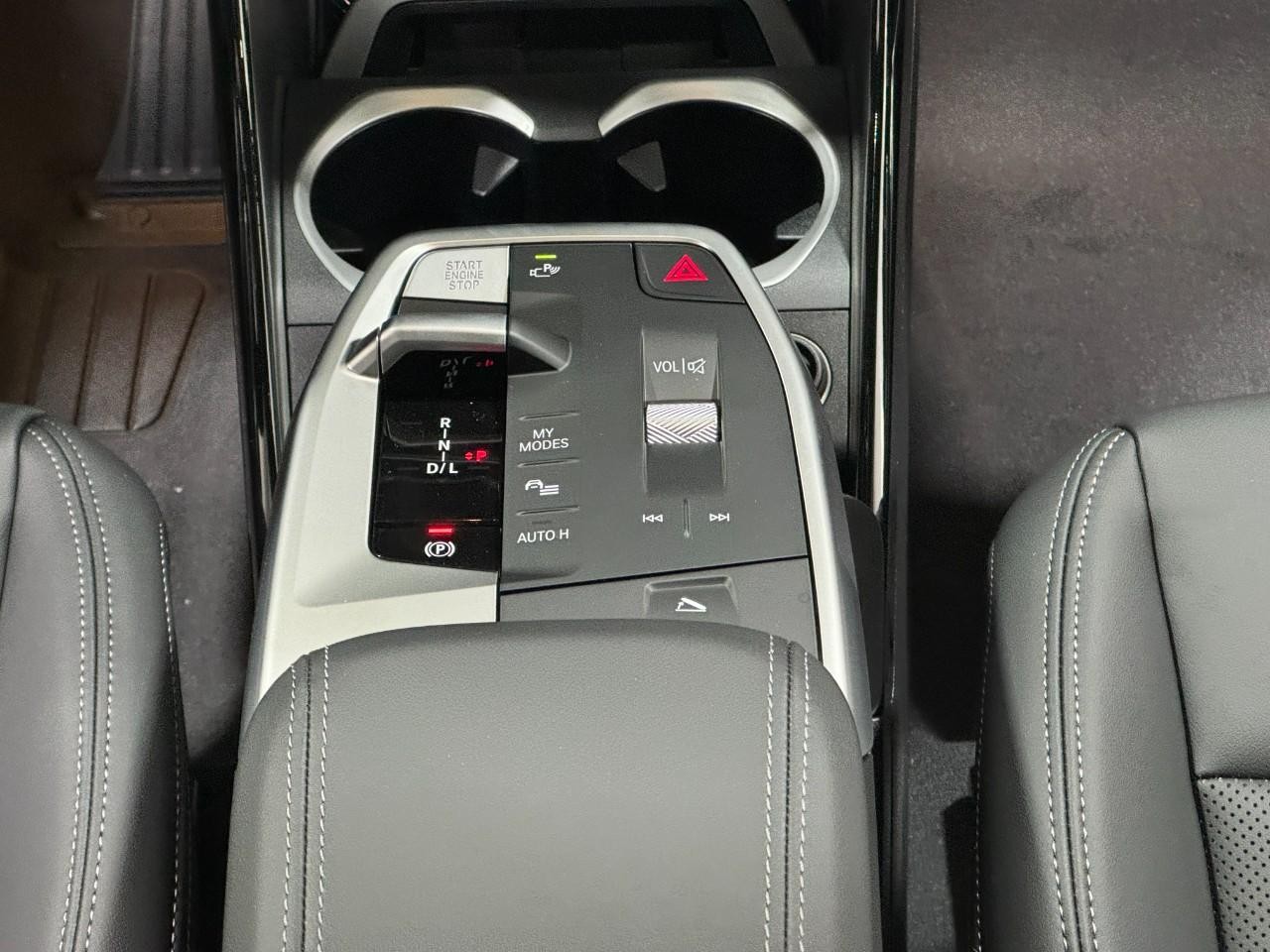 BMW X1 Vehicle Full-screen Gallery Image 15