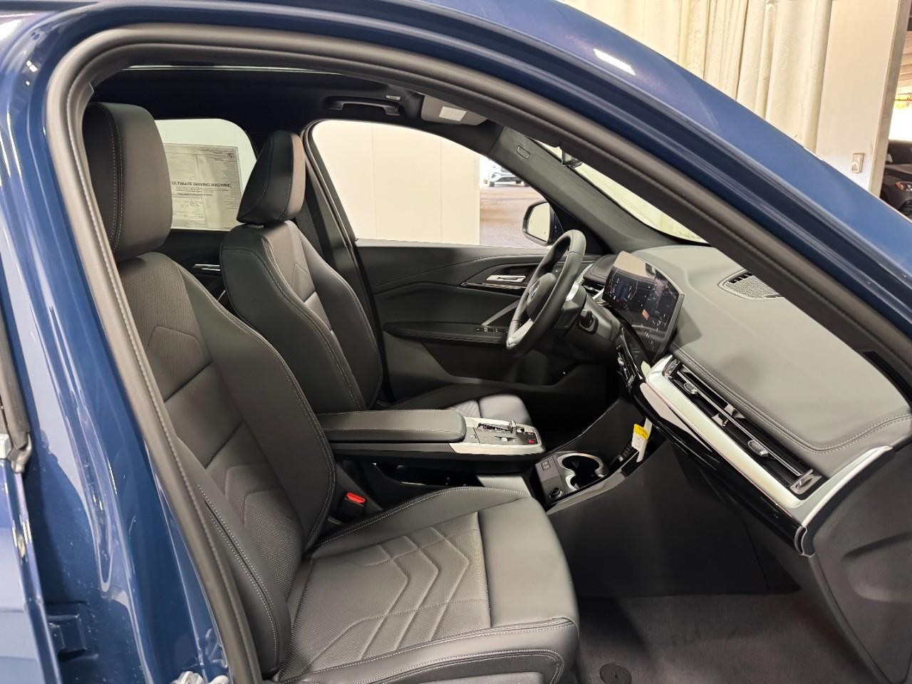 BMW X1 Vehicle Full-screen Gallery Image 17