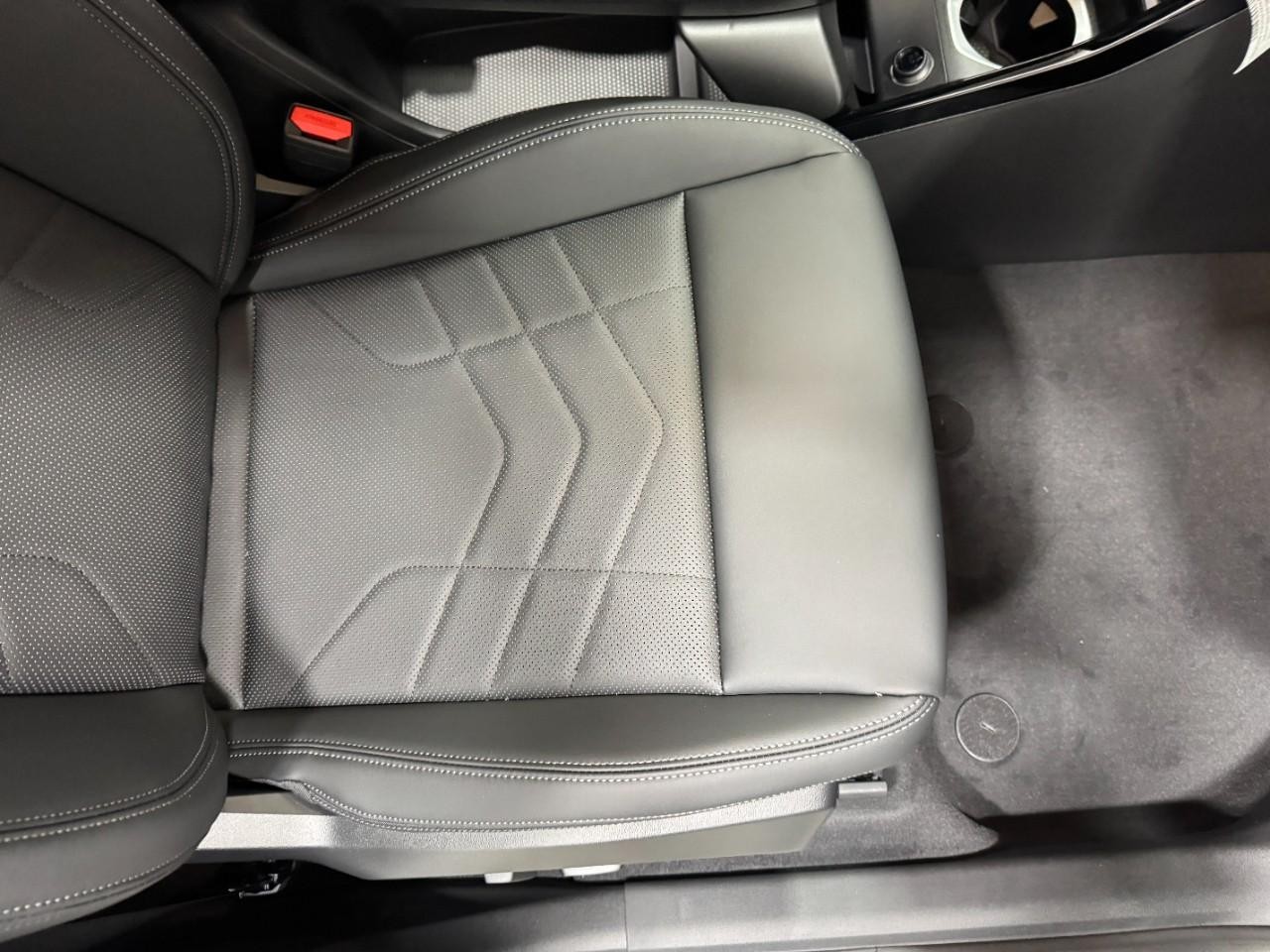 BMW X1 Vehicle Full-screen Gallery Image 18