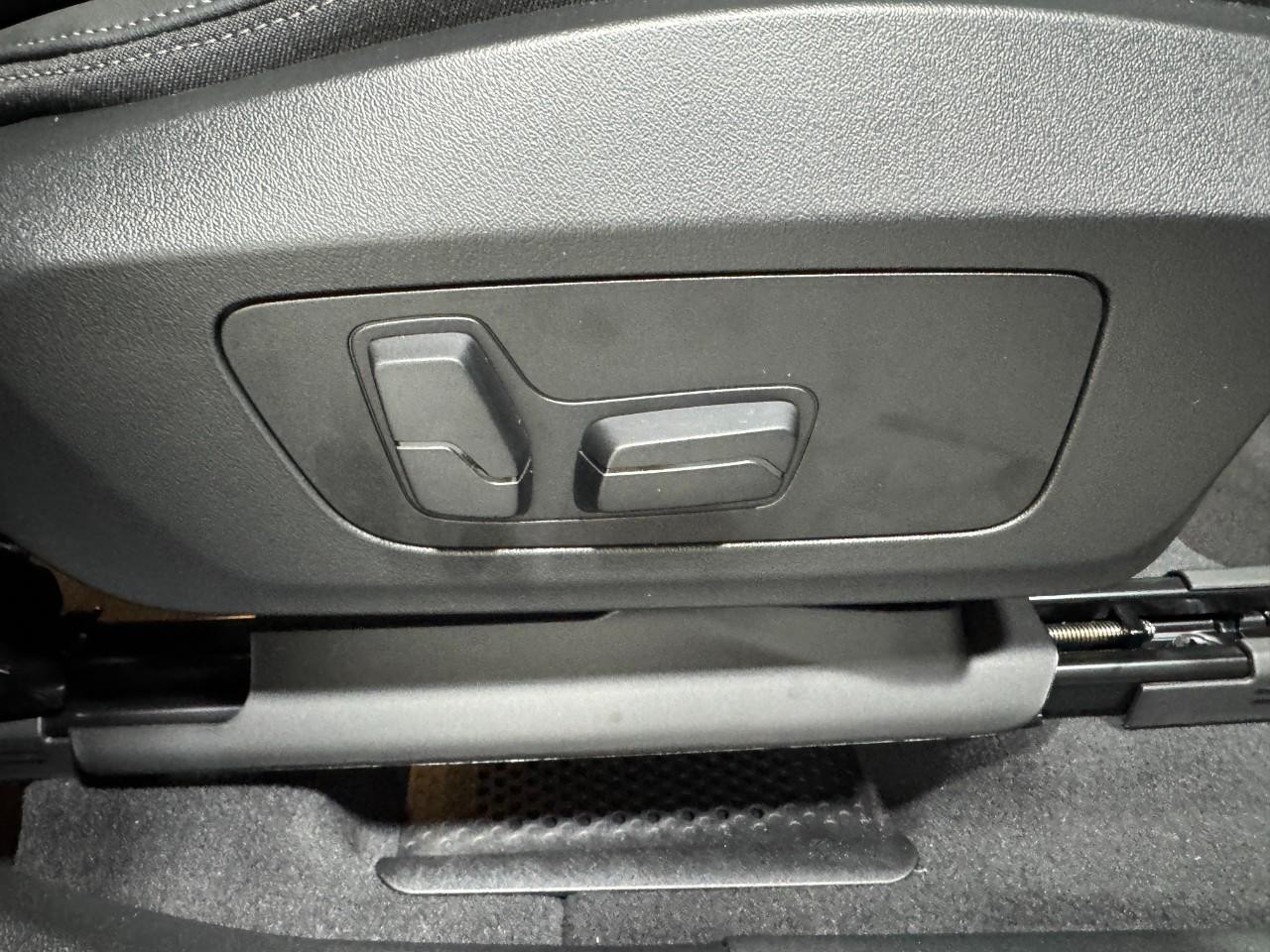 BMW X1 Vehicle Full-screen Gallery Image 19