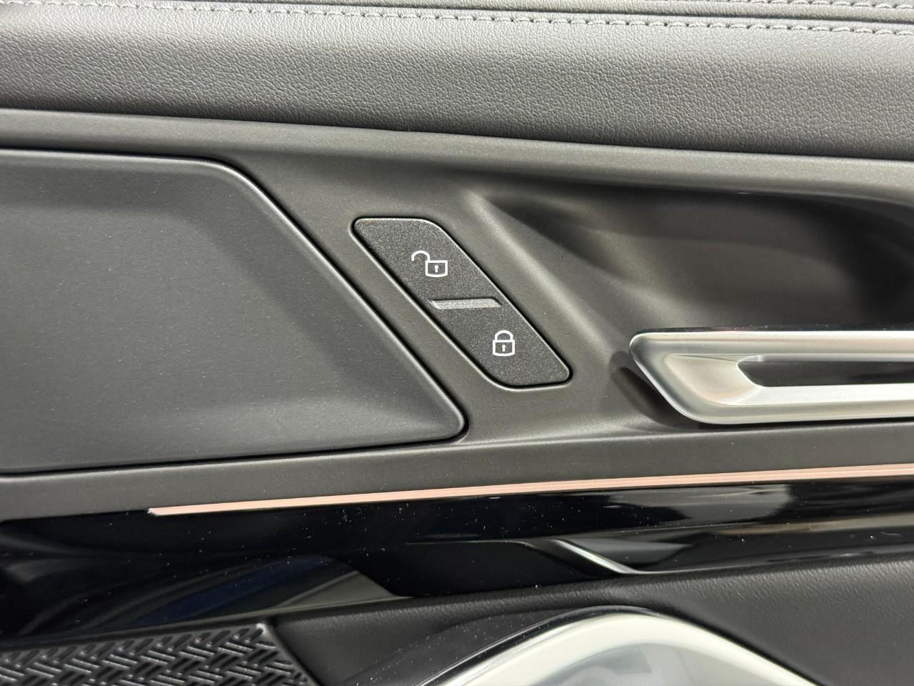 BMW X1 Vehicle Full-screen Gallery Image 20