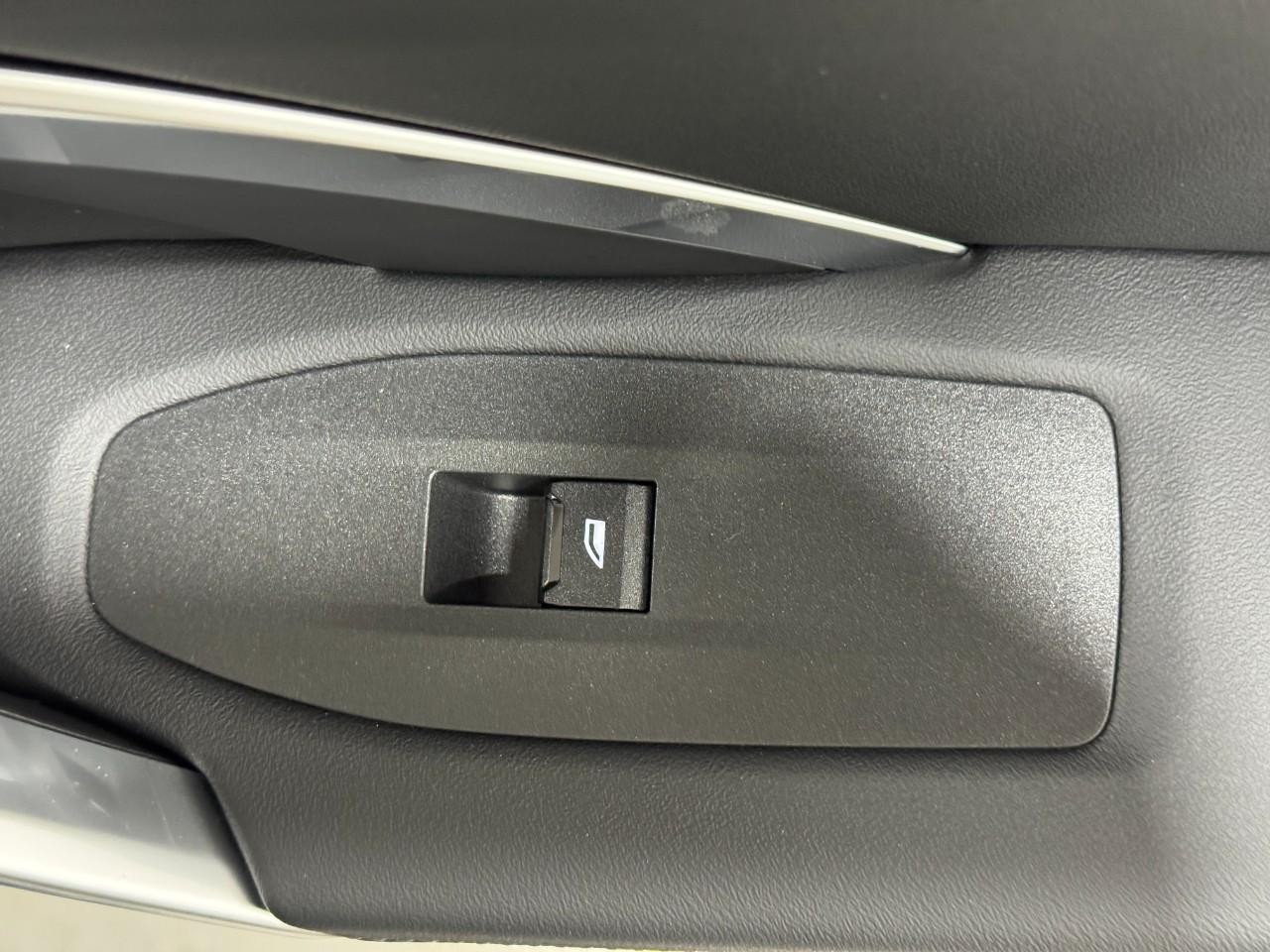 BMW X1 Vehicle Full-screen Gallery Image 21