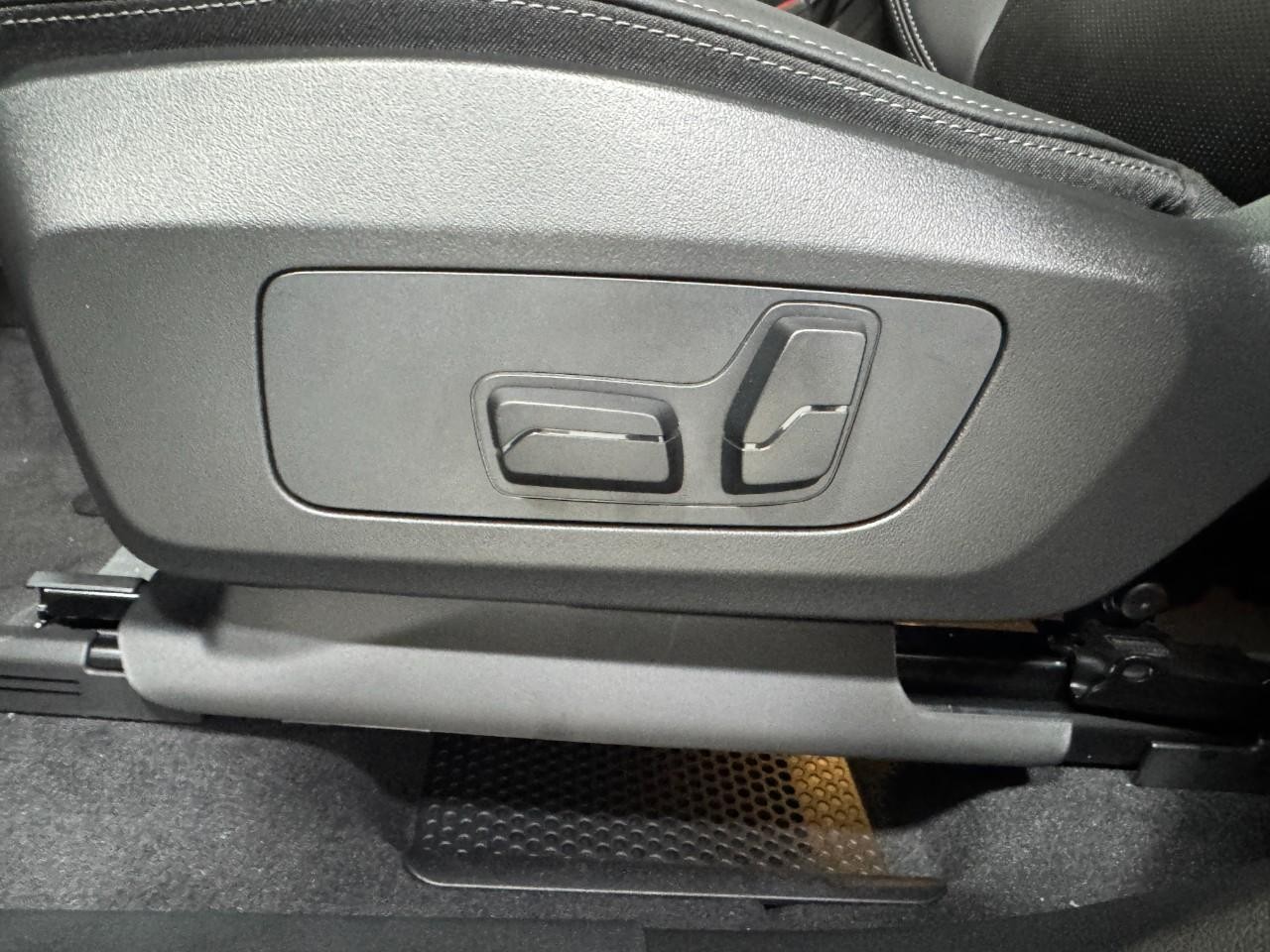 BMW X1 Vehicle Full-screen Gallery Image 27