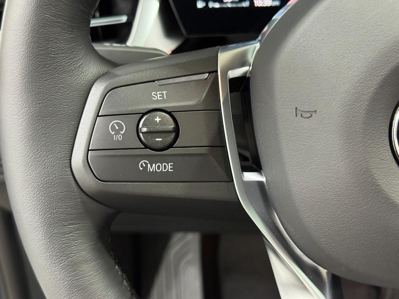 BMW X1 Vehicle Full-screen Gallery Image 29