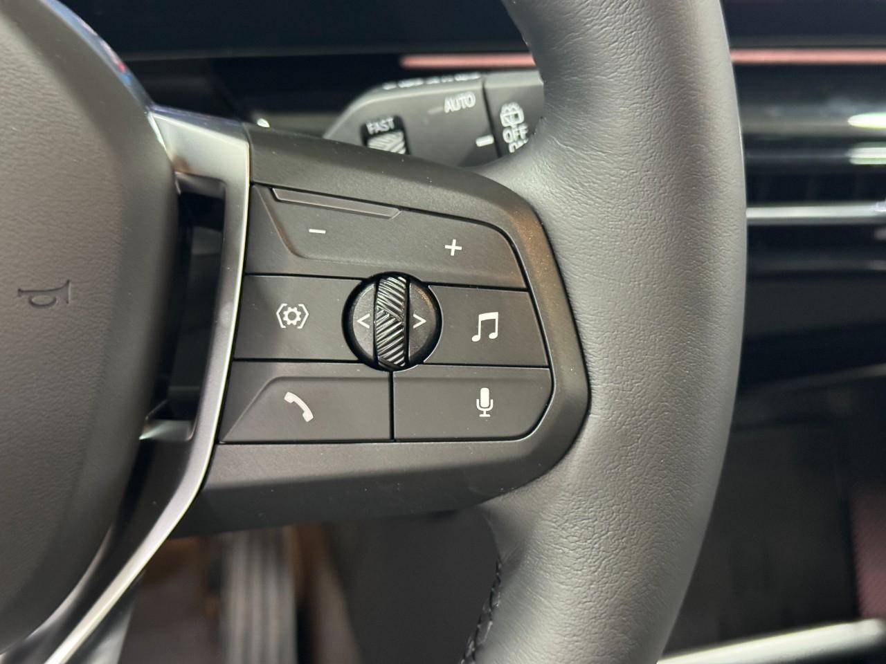 BMW X1 Vehicle Full-screen Gallery Image 30