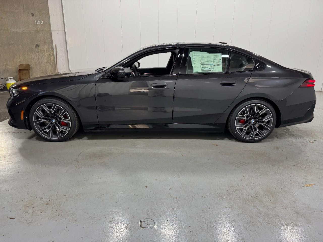 BMW i5 Vehicle Full-screen Gallery Image 2