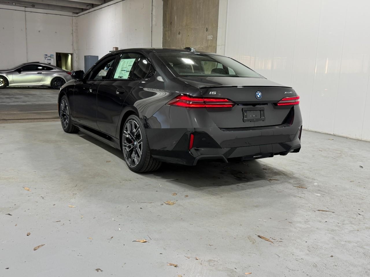 BMW i5 Vehicle Full-screen Gallery Image 3